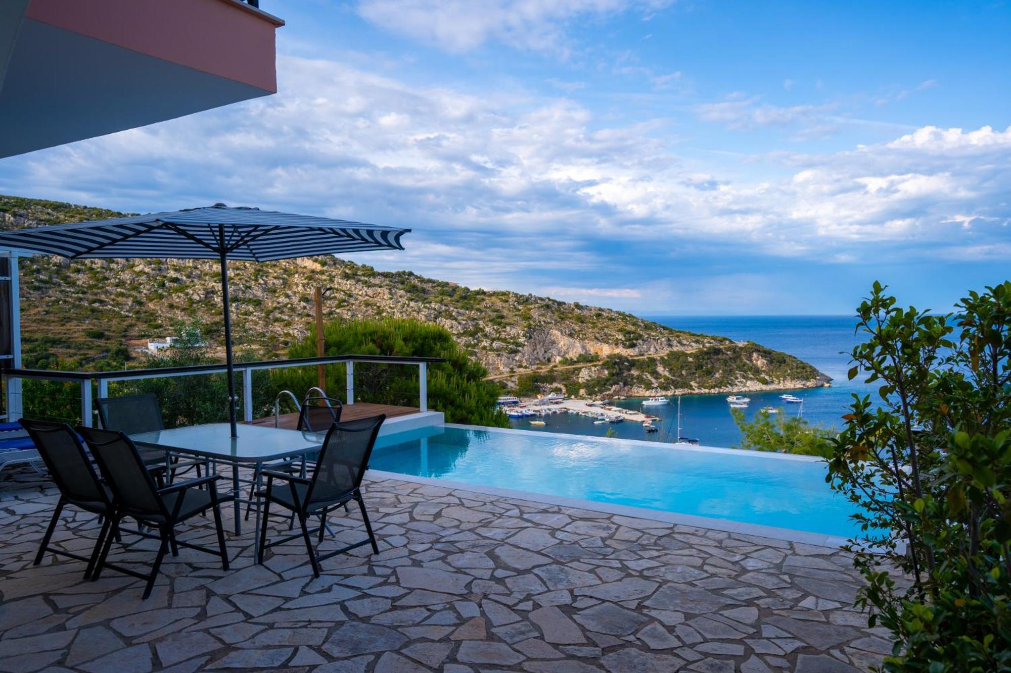 Coastal Paradise Found - Komis' Private Pool Retreat آغيوس نيكولاوس المظهر الخارجي الصورة